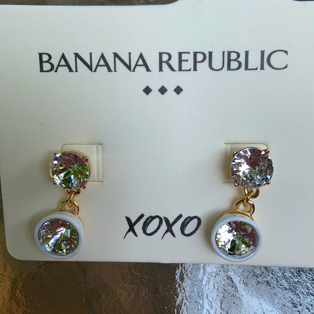 NBW Diamondlike dangled pierced earrings